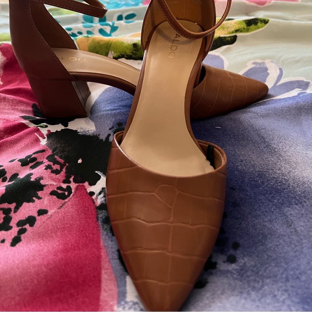 Also dress shoe